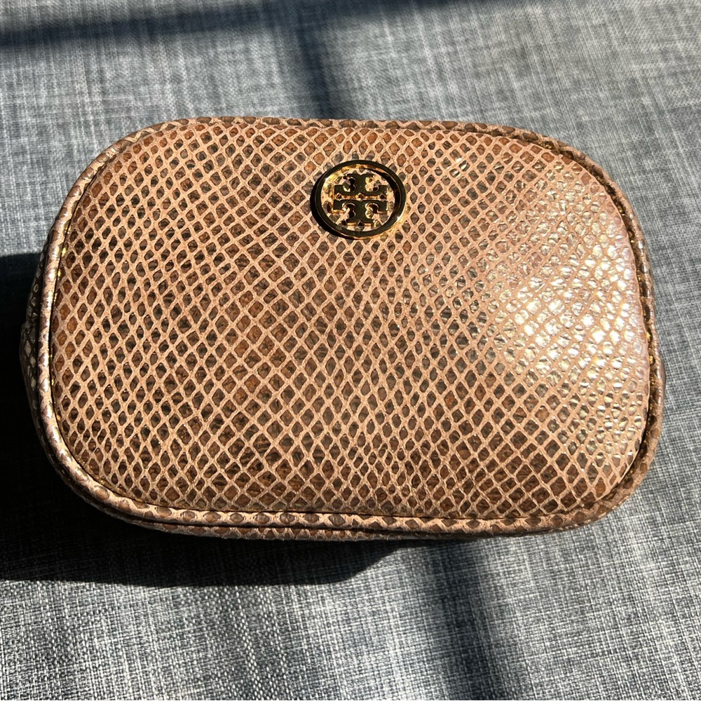 Pre-loved - SMALL  LEATHER TORY BURCH COSMETIC BAG!